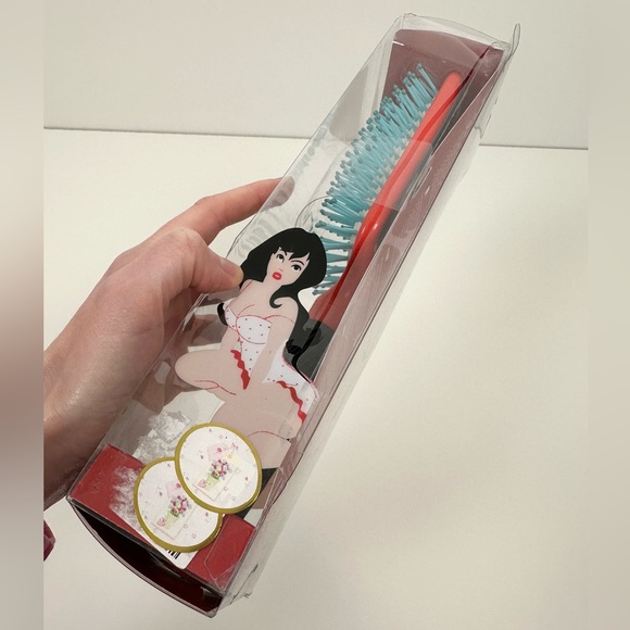 Ionika Calendar Girl Paddle Hair Brush - Picture 10 of 12